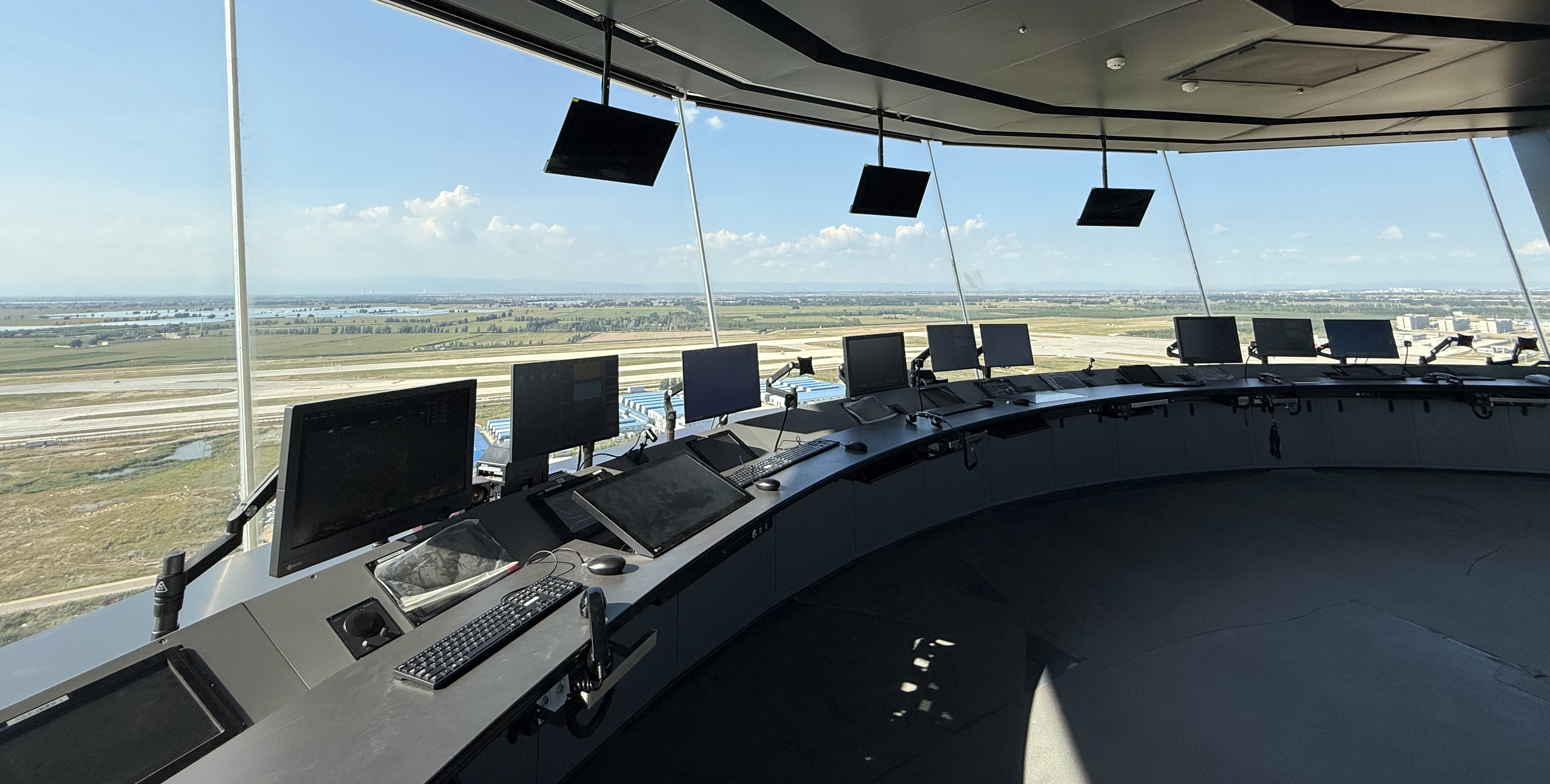 塔台切换+延长KVM系统(图1) 微信图片_20250827111013_37_449.jpg